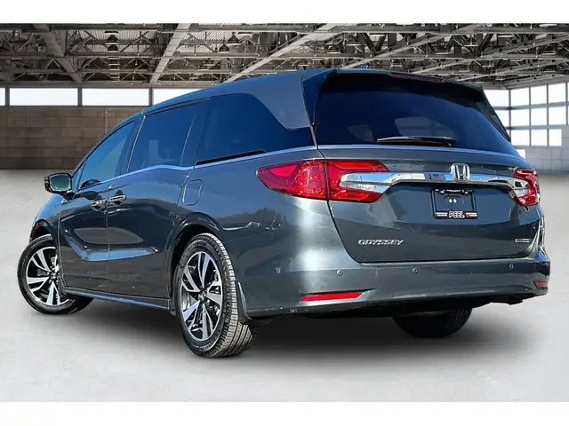 2018 Honda Odyssey Touring | 8Passenger | SafetyTech | Sunroof | - Photo 12