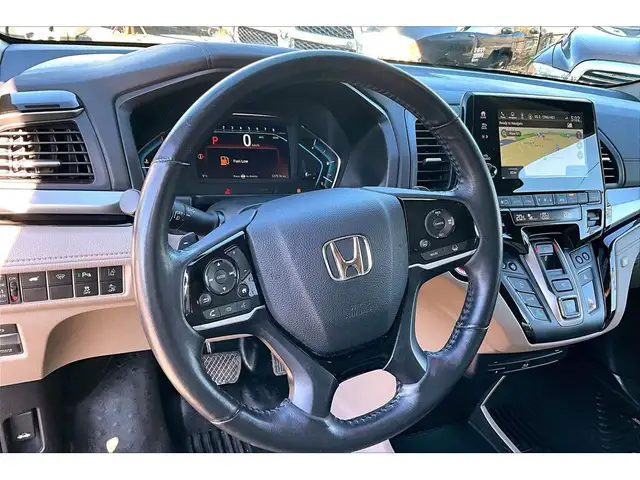 2018 Honda Odyssey Touring | 8Passenger | SafetyTech | Sunroof | - Photo 13