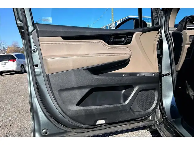 2018 Honda Odyssey Touring | 8Passenger | SafetyTech | Sunroof | - Photo 18