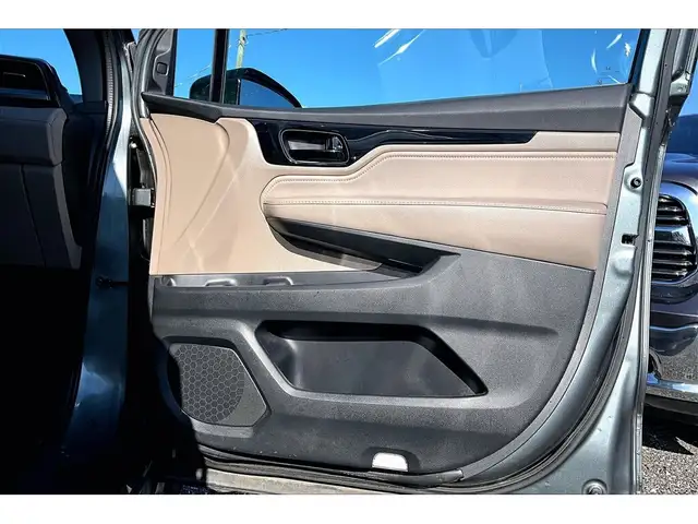 2018 Honda Odyssey Touring | 8Passenger | SafetyTech | Sunroof | - Photo 19