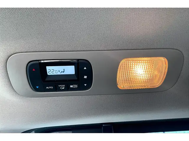 2018 Honda Odyssey Touring | 8Passenger | SafetyTech | Sunroof | - Photo 23