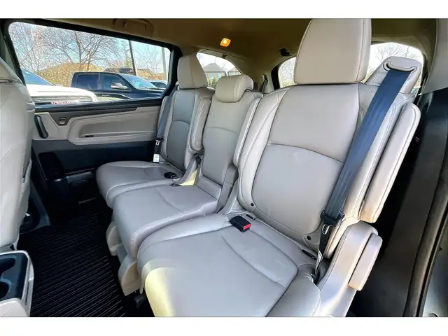 2018 Honda Odyssey Touring | 8Passenger | SafetyTech | Sunroof | - Photo 26