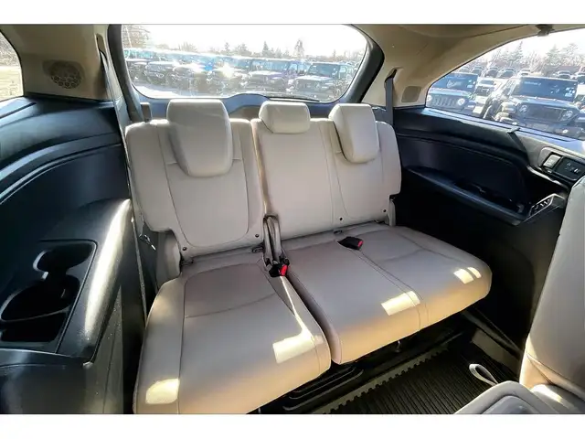 2018 Honda Odyssey Touring | 8Passenger | SafetyTech | Sunroof | - Photo 28