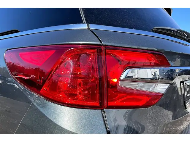 2018 Honda Odyssey Touring | 8Passenger | SafetyTech | Sunroof | - Photo 31