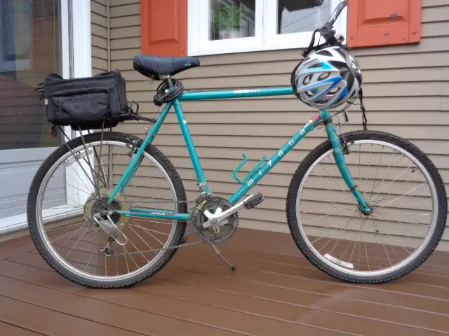 Robuste vélo HYBRIDE 21 vitesses de marque Miyata très équipé