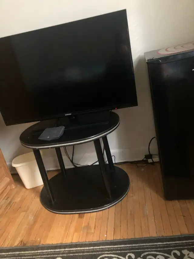 NICE CLEAN ROOM FOR RENT - Photo 7