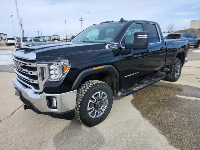 2022 GMC Sierra 2500HD - Photo 2