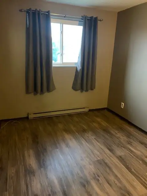 Spacious, secure! 2-bedroom apartment in Westfort, June 15th - Photo 3