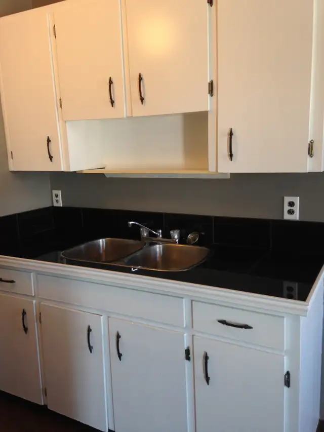 Spacious, secure! 2-bedroom apartment in Westfort, June 15th - Photo 9