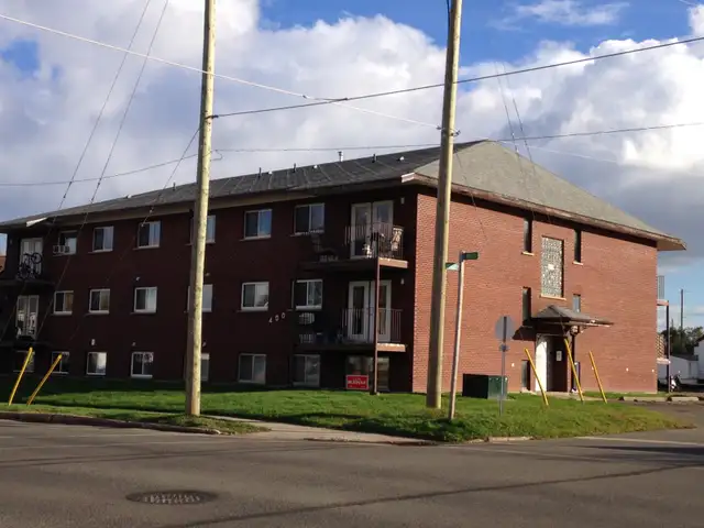 Spacious, secure! 2-bedroom apartment in Westfort, June 15th - Photo 10