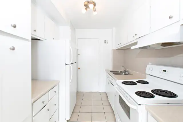 3 1/2 Available now in Cote Saint-Luc - Photo 2