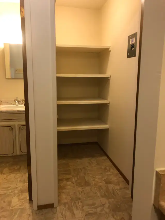 1 Bedroom Suite - ALL Utilities Included - Great Location - Photo 7