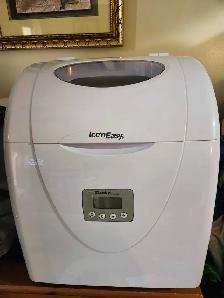 XL ICE MAKER MAKES 3 SIZES 33 POUNDS A DAY