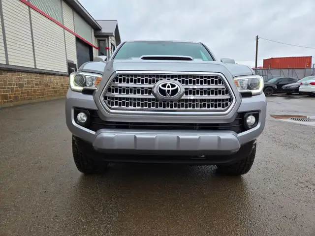 2016 Toyota Tacoma TRD Sport 4x4 / 6 speed MANUAL Crew Cab - Photo 14