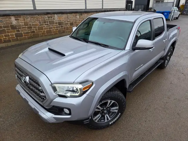 2016 Toyota Tacoma TRD Sport 4x4 / 6 speed MANUAL Crew Cab - Photo 16