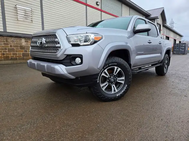 2016 Toyota Tacoma TRD Sport 4x4 / 6 speed MANUAL Crew Cab - Photo 17