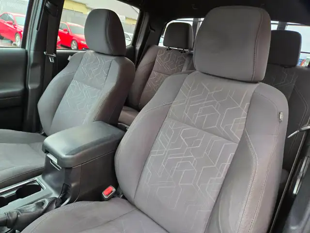 2016 Toyota Tacoma TRD Sport 4x4 / 6 speed MANUAL Crew Cab - Photo 20