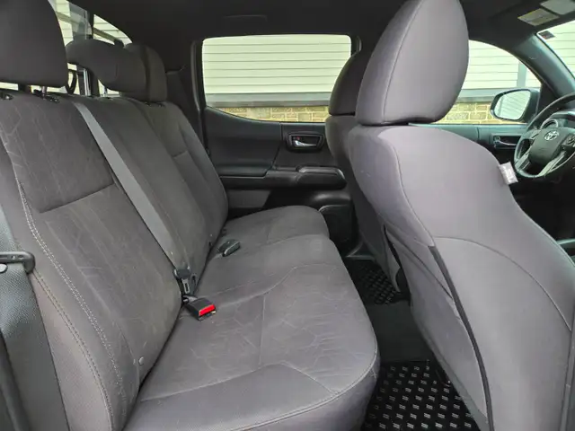 2016 Toyota Tacoma TRD Sport 4x4 / 6 speed MANUAL Crew Cab - Photo 26