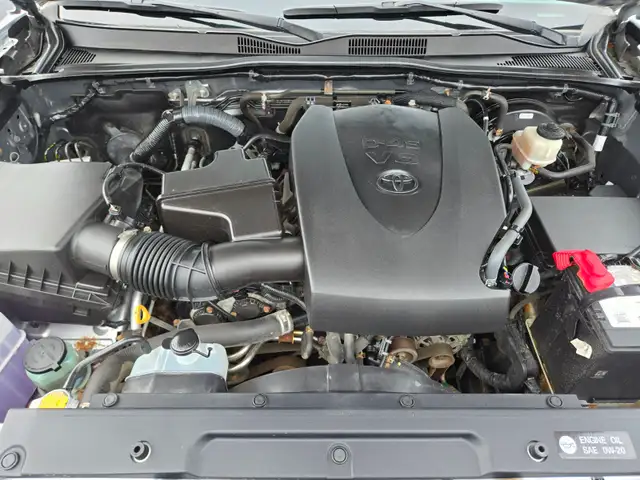 2016 Toyota Tacoma TRD Sport 4x4 / 6 speed MANUAL Crew Cab - Photo 28