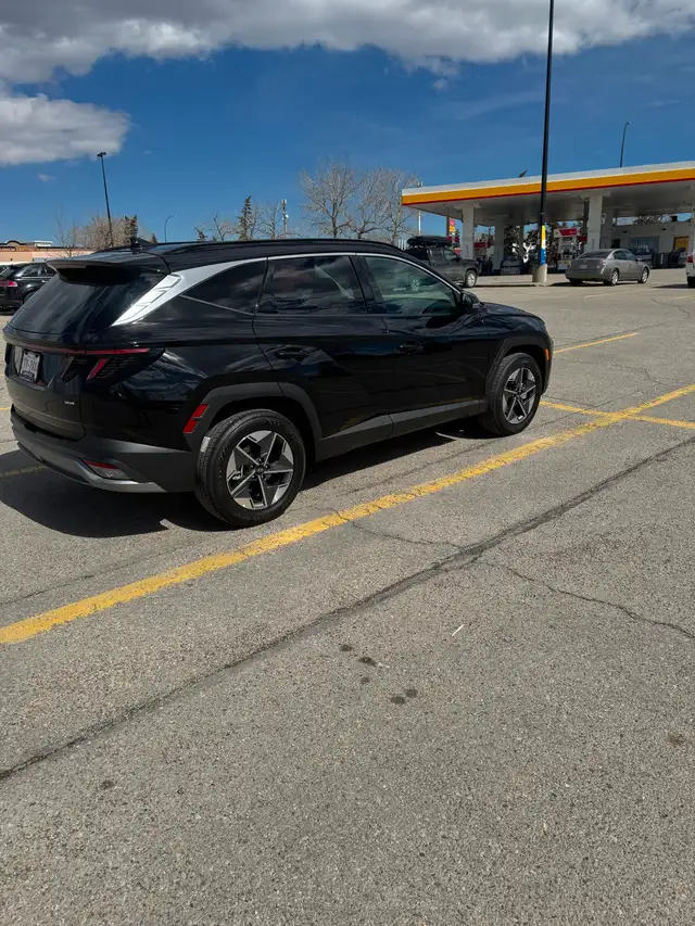 2025 Hyundai Tucson Preferred Trend – Virtually Brand New! - Photo 2