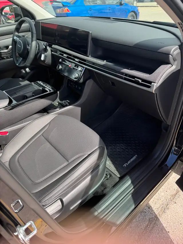 2025 Hyundai Tucson Preferred Trend – Virtually Brand New! - Photo 6
