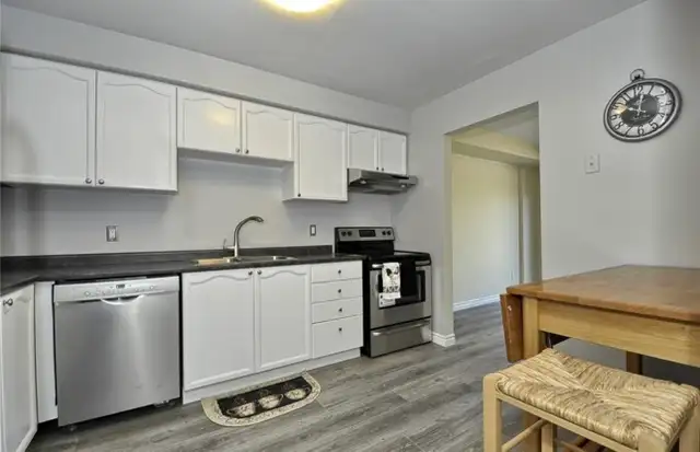 Premium living at 302 College Ave W! - Photo 2