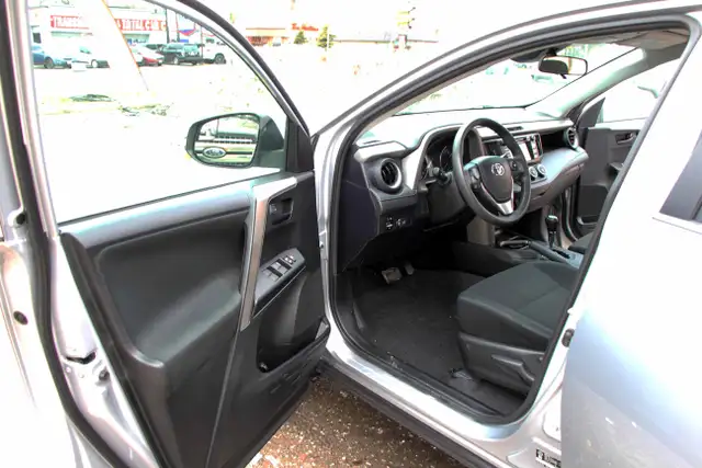 2017 Toyota RAV4 LE Certified 2 Year Warranty - Photo 17