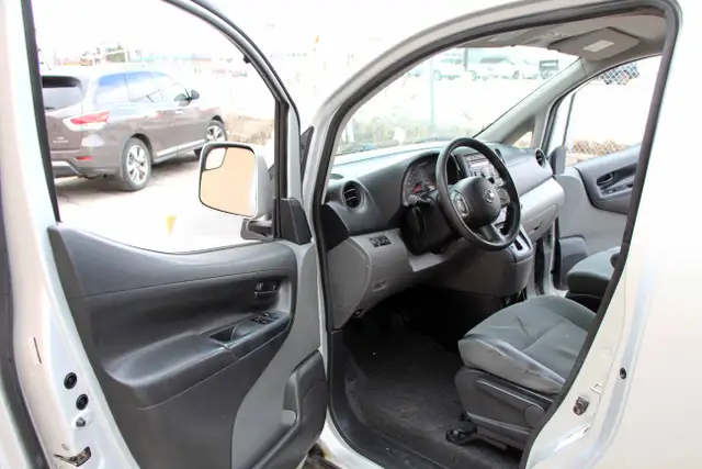 2013 Nissan NV200 SV Certified 2 Year Warranty - Photo 15