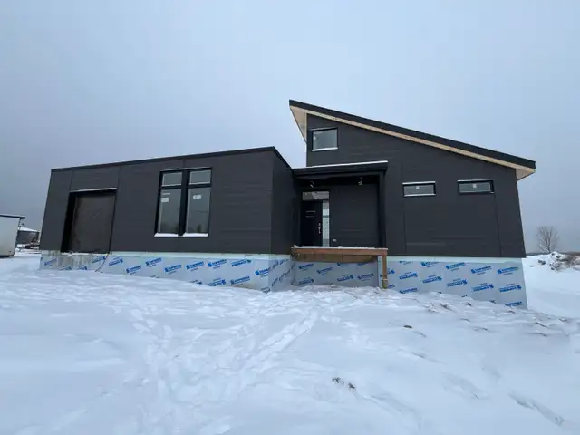 Exterior Contractor Booking Work - Photo 10