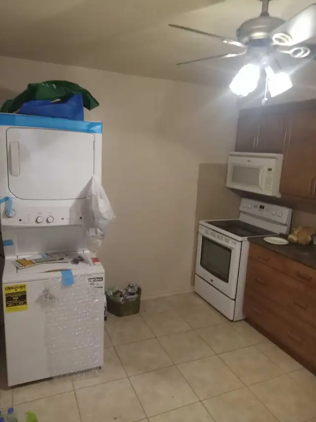 3 - Private Rooms Available for Rent in Walkerville area Windsor - Photo 7