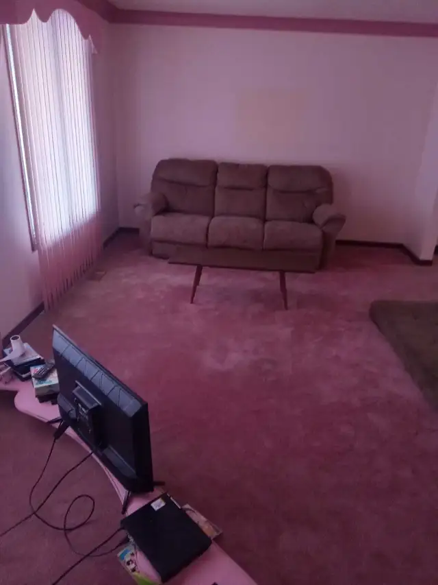 3 - Private Rooms Available for Rent in Walkerville area Windsor - Photo 8