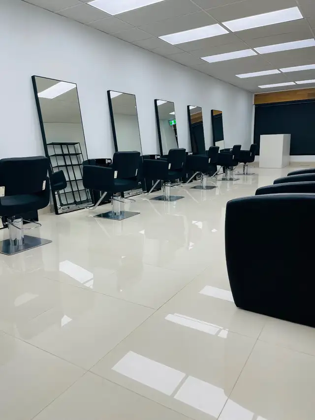 Hair Salon Chair / Room for rent