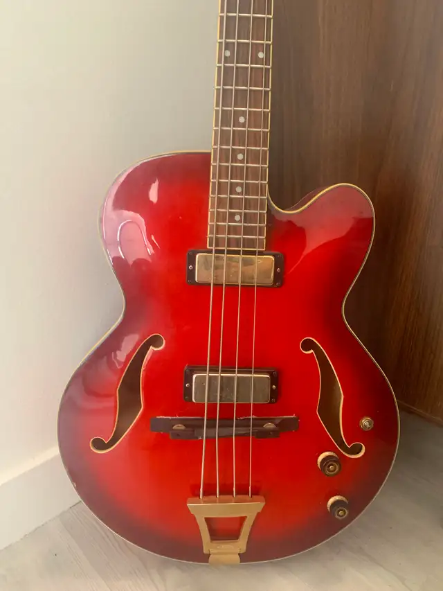 Ibanez Bass Guitar - Photo 2