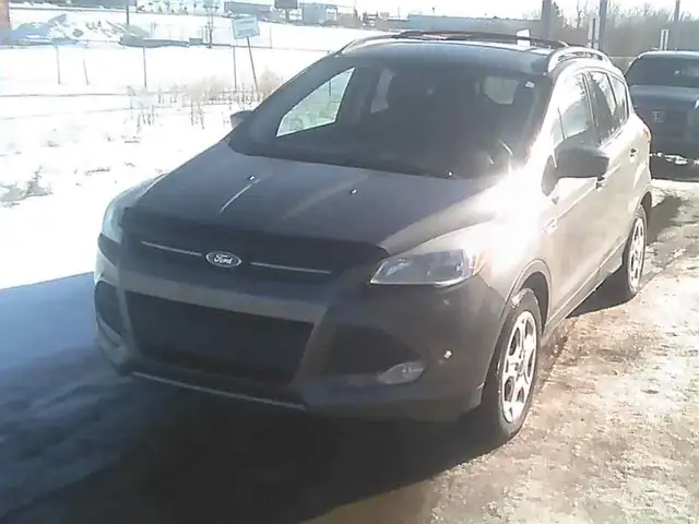 2014 Ford Escape AWD  (very low klms)