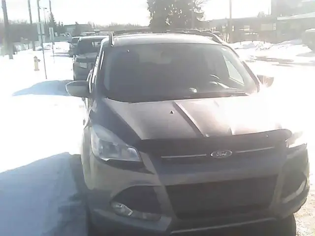 2014 Ford Escape AWD  (very low klms) - Photo 2