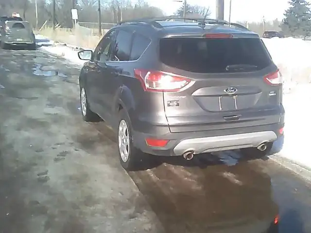 2014 Ford Escape AWD  (very low klms) - Photo 4