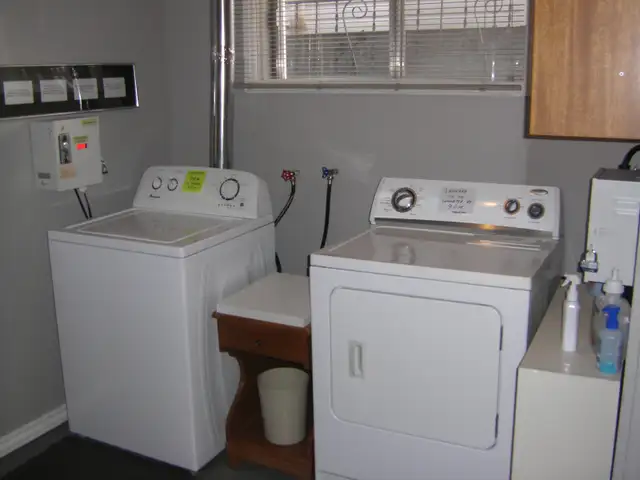 VERY CLEAN QUIET ROOM AVAILABLE - Photo 6