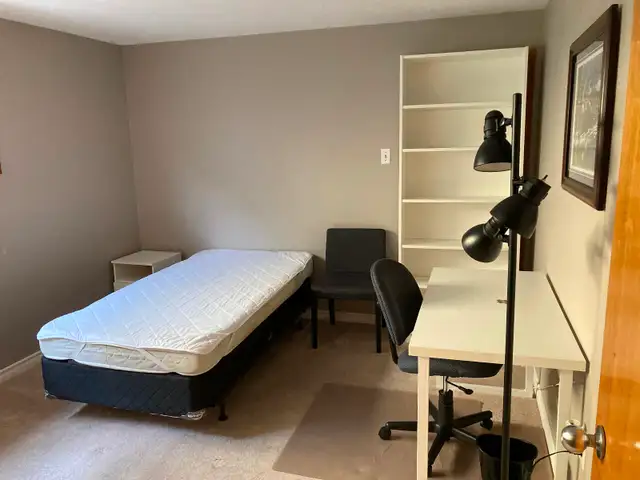 VERY CLEAN QUIET ROOM AVAILABLE - Photo 7