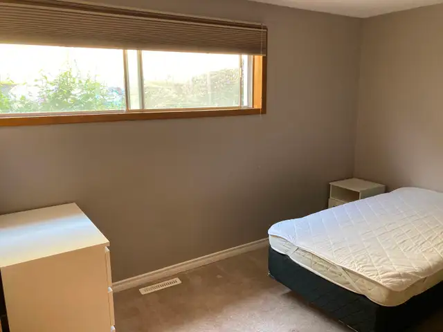 VERY CLEAN QUIET ROOM AVAILABLE - Photo 8
