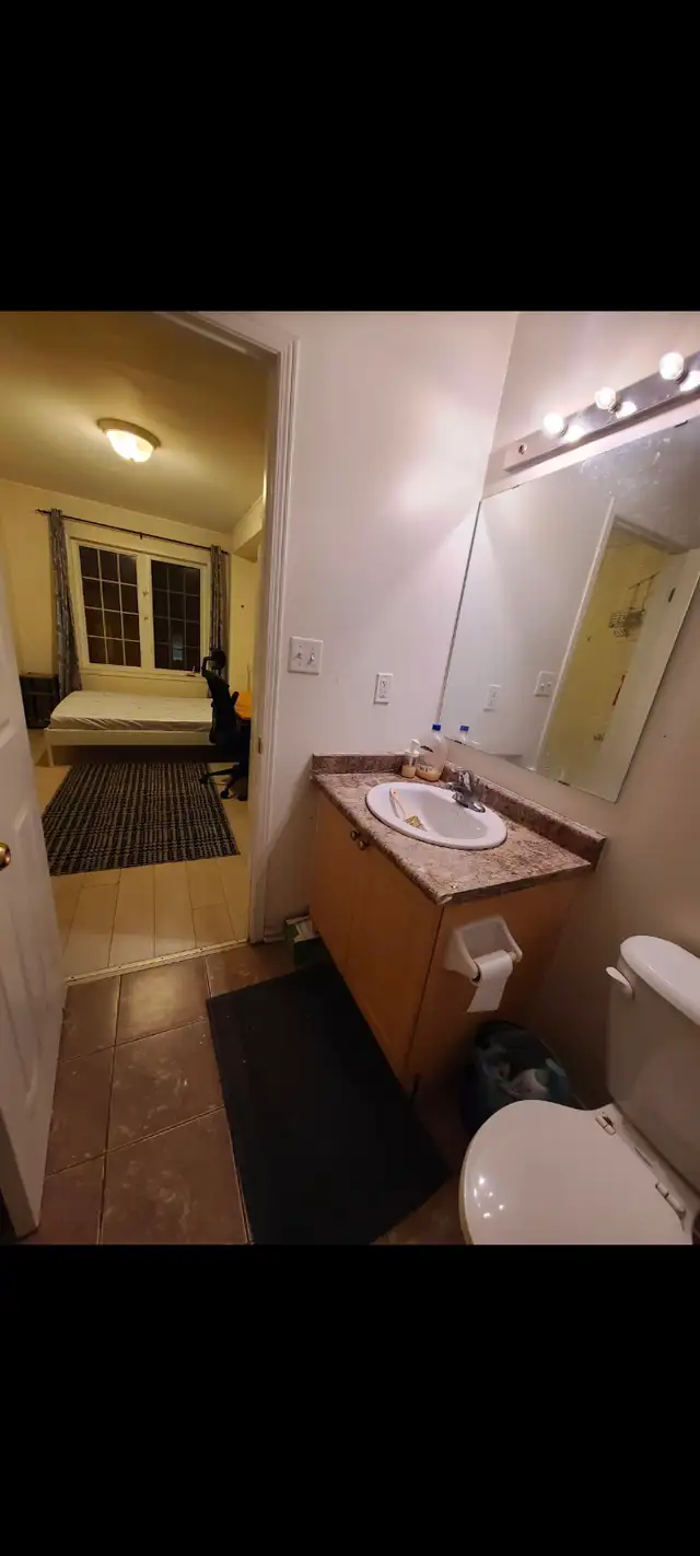 Rooms Minutes walk Finch west subway station,  York U campus - Photo 6