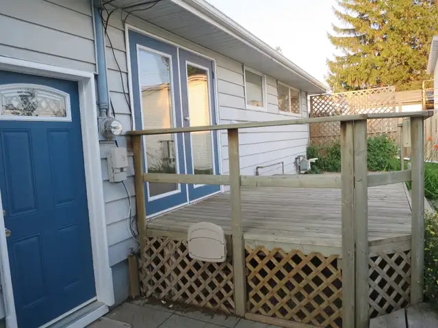 Main floor 3-bedroom suite for rent - Great Location on Lindsay - Photo 10