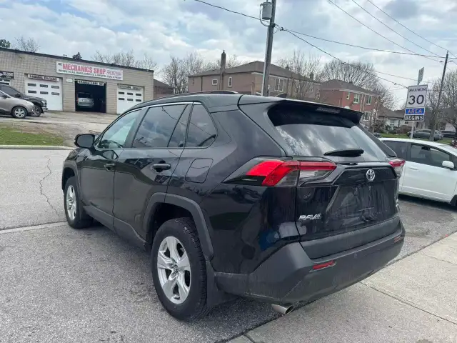 2019 Toyota RAV4 AWD LE - Photo 5