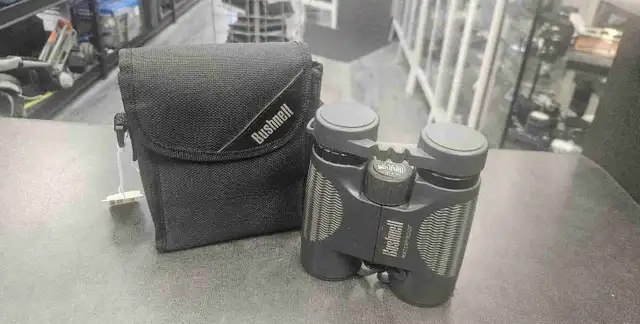 Bushnell 8 x 42 Binoculars
