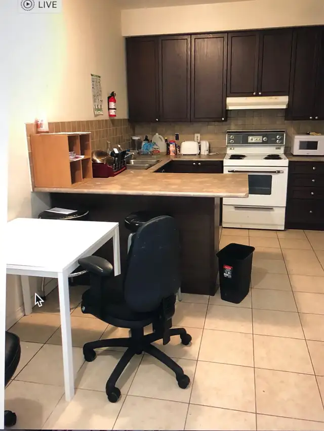 Furnished Room With Private Shower Close To York University - Photo 2