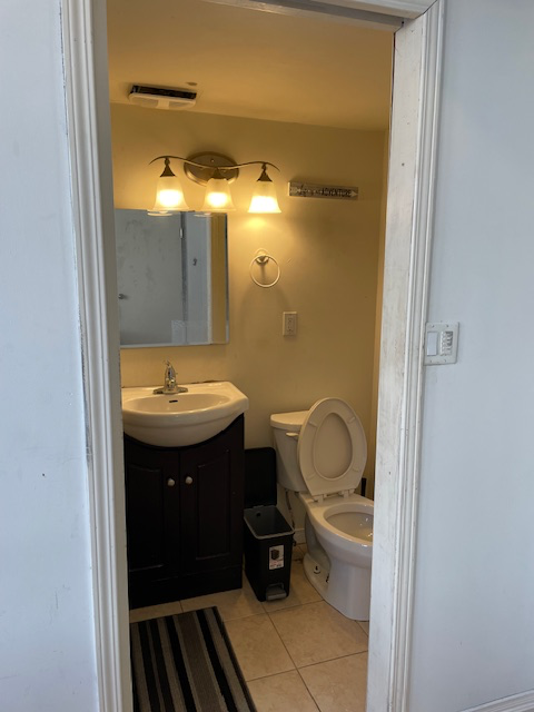 Furnished Room With Private Shower Close To York University - Photo 5