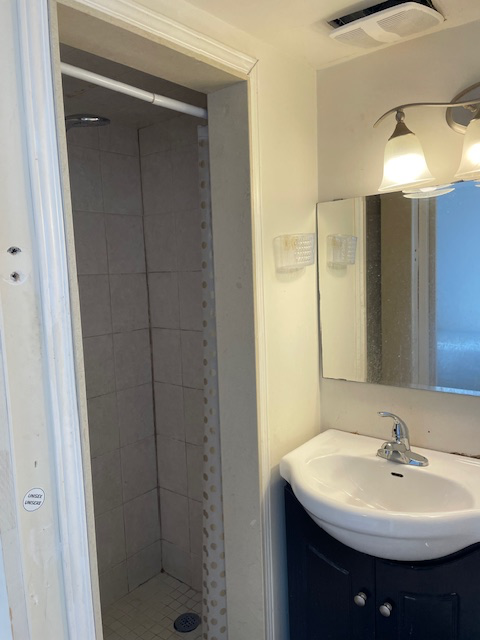 Furnished Room With Private Shower Close To York University - Photo 6