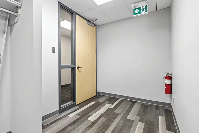 Prime Medical Office & Clinic Spaces | 885 Meadowlands Drive - Photo 10