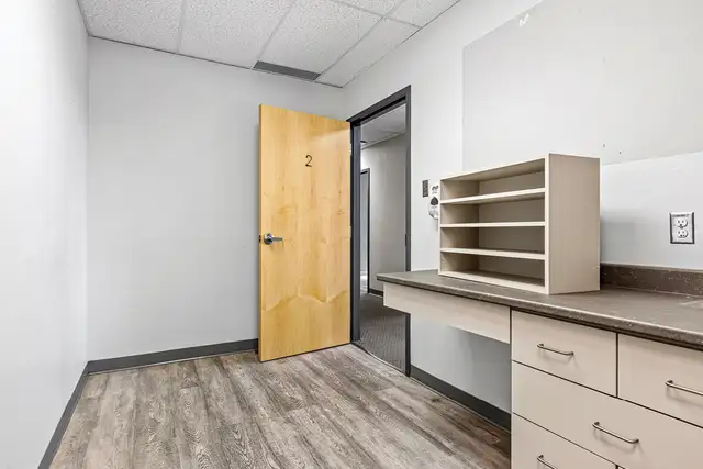 Prime Medical Office & Clinic Spaces | 885 Meadowlands Drive - Photo 21