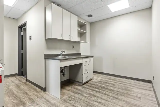 Prime Medical Office & Clinic Spaces | 885 Meadowlands Drive - Photo 27