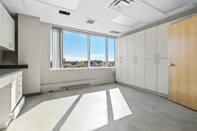 Prime Medical Office & Clinic Spaces | 885 Meadowlands Drive - Photo 31